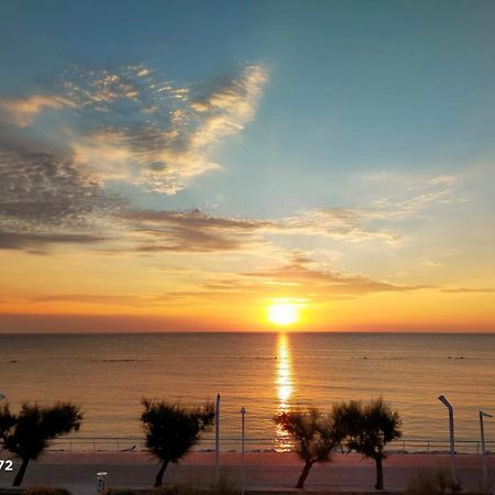 Hotel Metropol Pesaro Kültér fotó