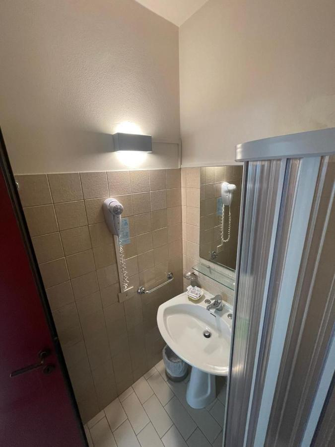 Hotel Metropol Pesaro Kültér fotó