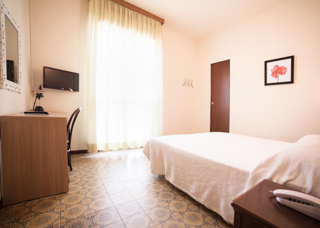 Hotel Metropol Pesaro Kültér fotó