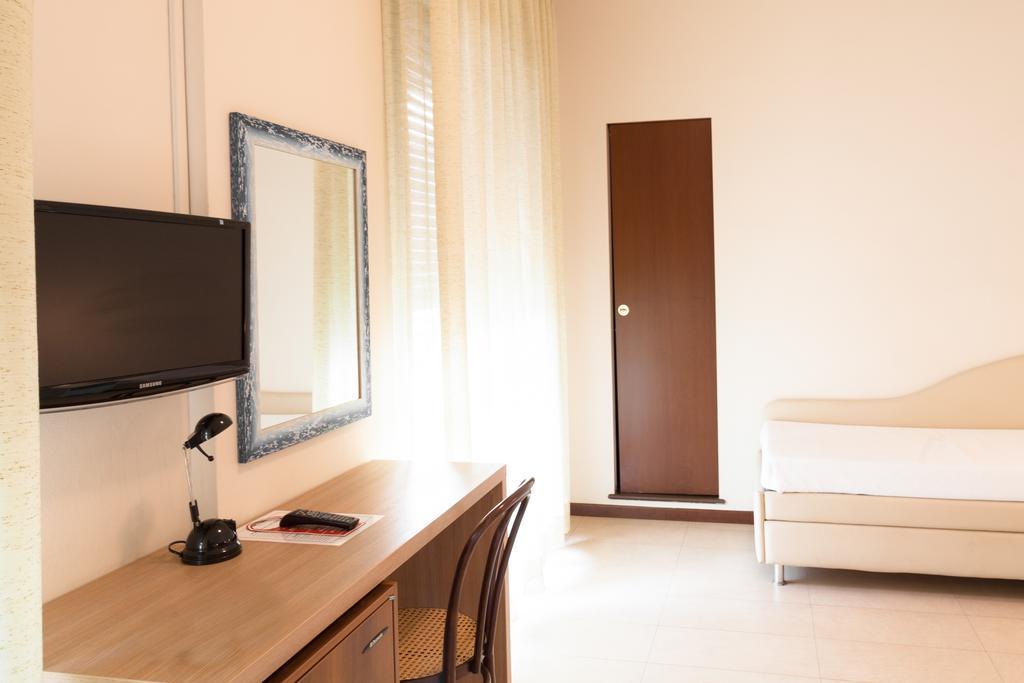 Hotel Metropol Pesaro Kültér fotó
