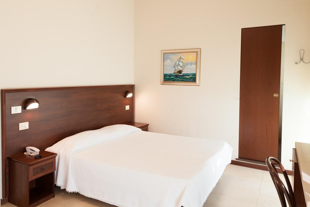 Hotel Metropol Pesaro Kültér fotó