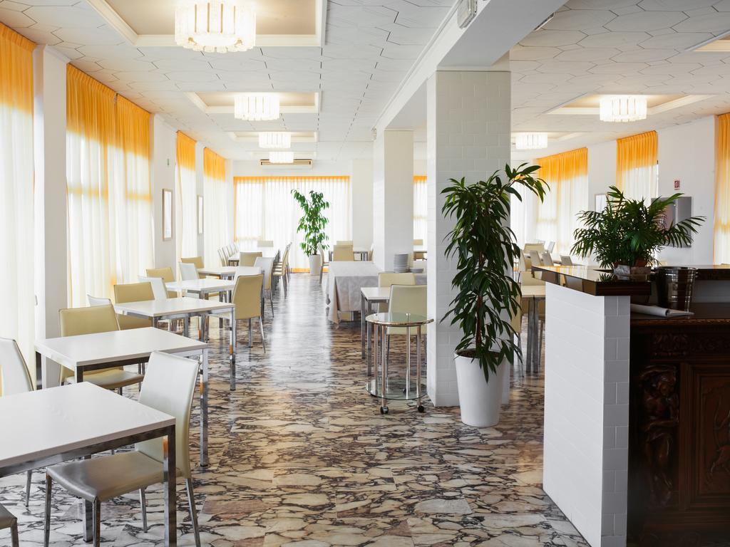 Hotel Metropol Pesaro Kültér fotó