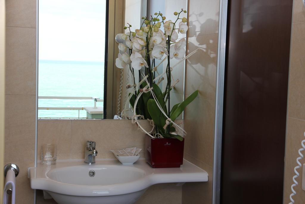 Hotel Metropol Pesaro Kültér fotó